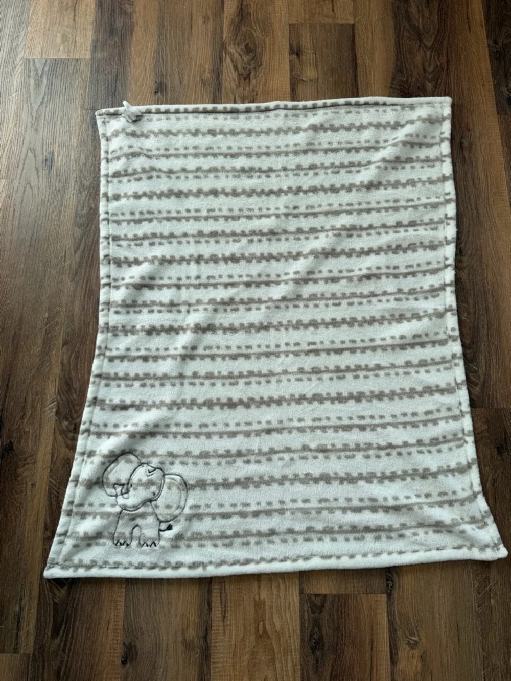 Lambs & Ivy Jungle Safari White/Tan Plush Minky Elephant Nursery Baby Blanket - Picture 3 of 6